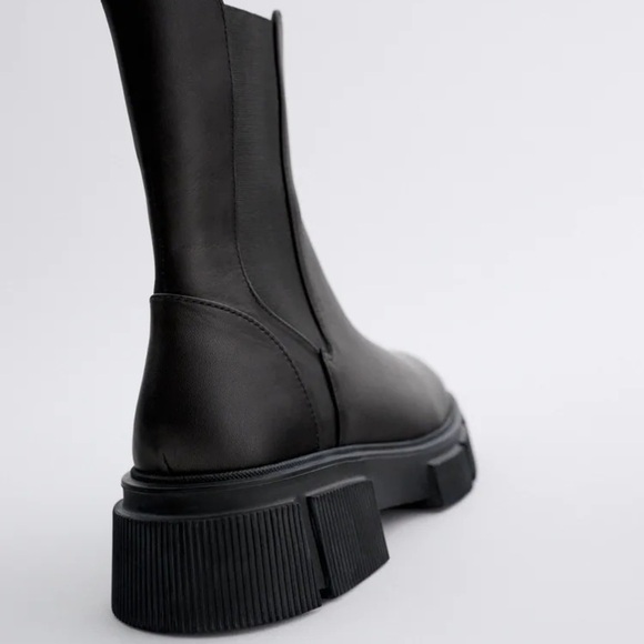 NWT. Zara Flat Leather Ankle Boot. Size 9. - Picture 6 of 8